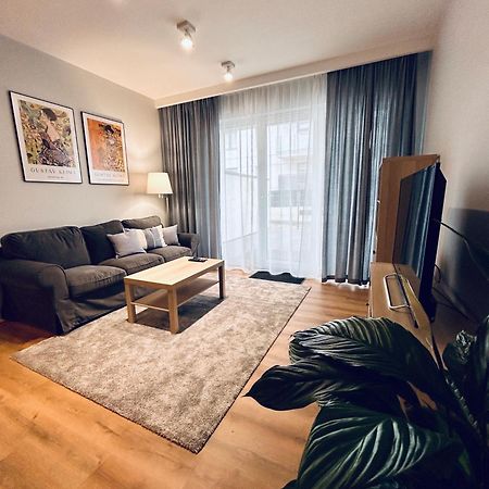 Boleslaviaapartments - Apartament Merci 4, Private Parking Free, Air Condition Болеславец Екстериор снимка
