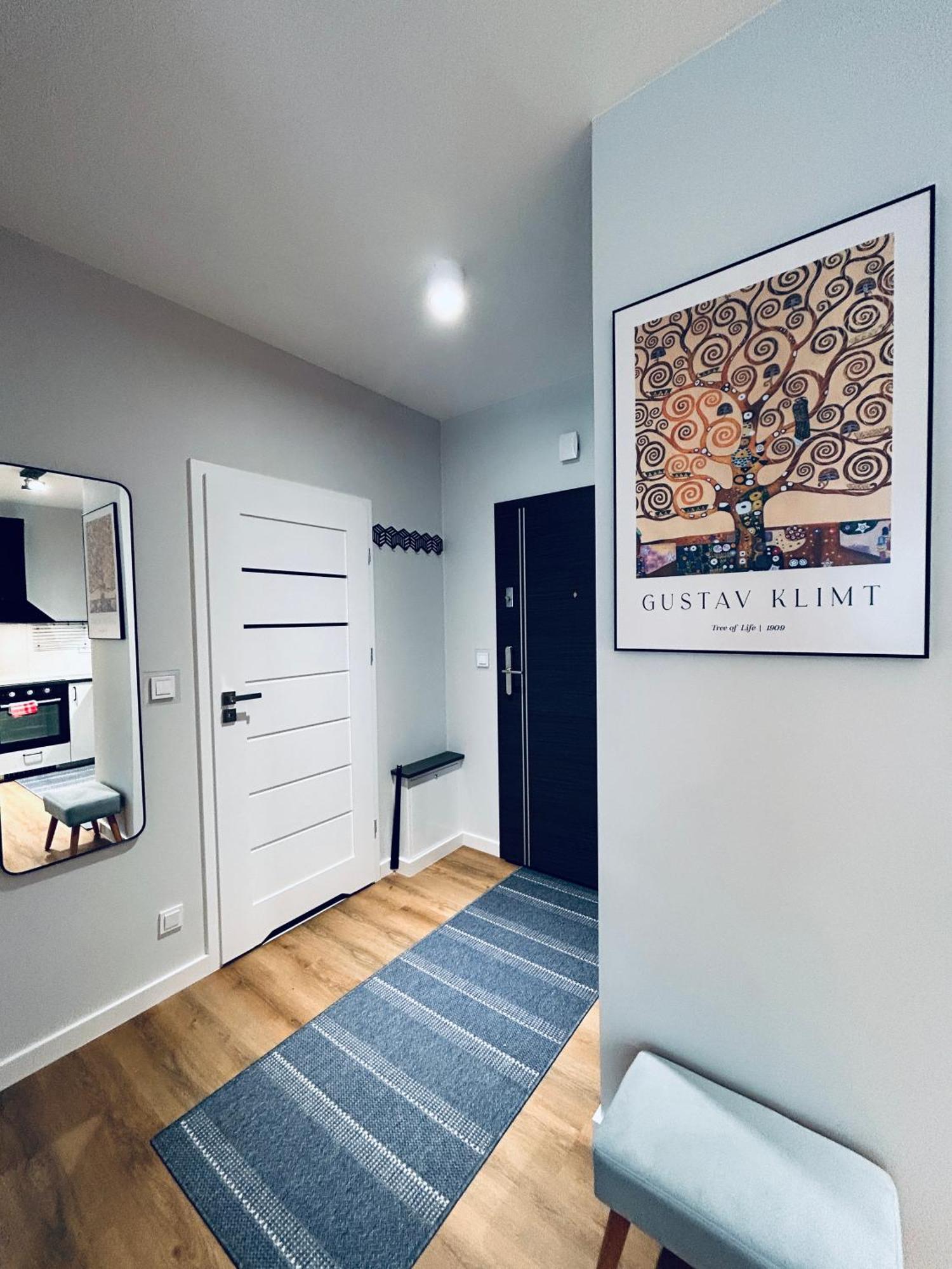 Boleslaviaapartments - Apartament Merci 4, Private Parking Free, Air Condition Болеславец Екстериор снимка