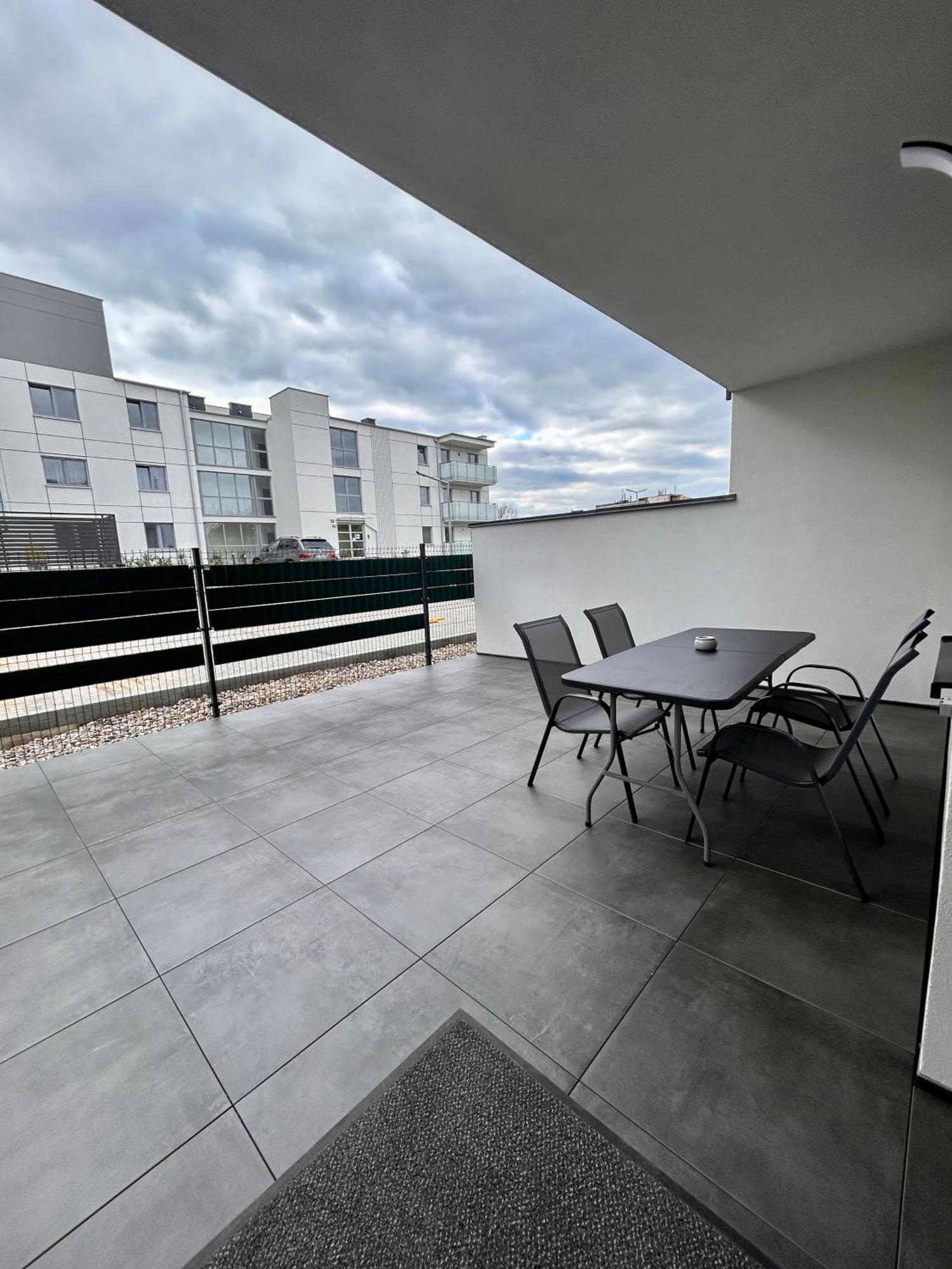 Boleslaviaapartments - Apartament Merci 4, Private Parking Free, Air Condition Болеславец Екстериор снимка
